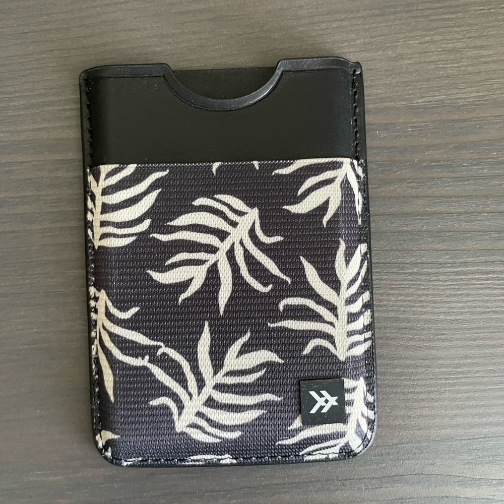 Thread Magnetic phone wallet
